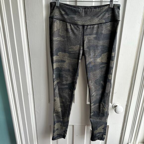 Aritzia TNA Camo Leggings - Picture 2 of 7